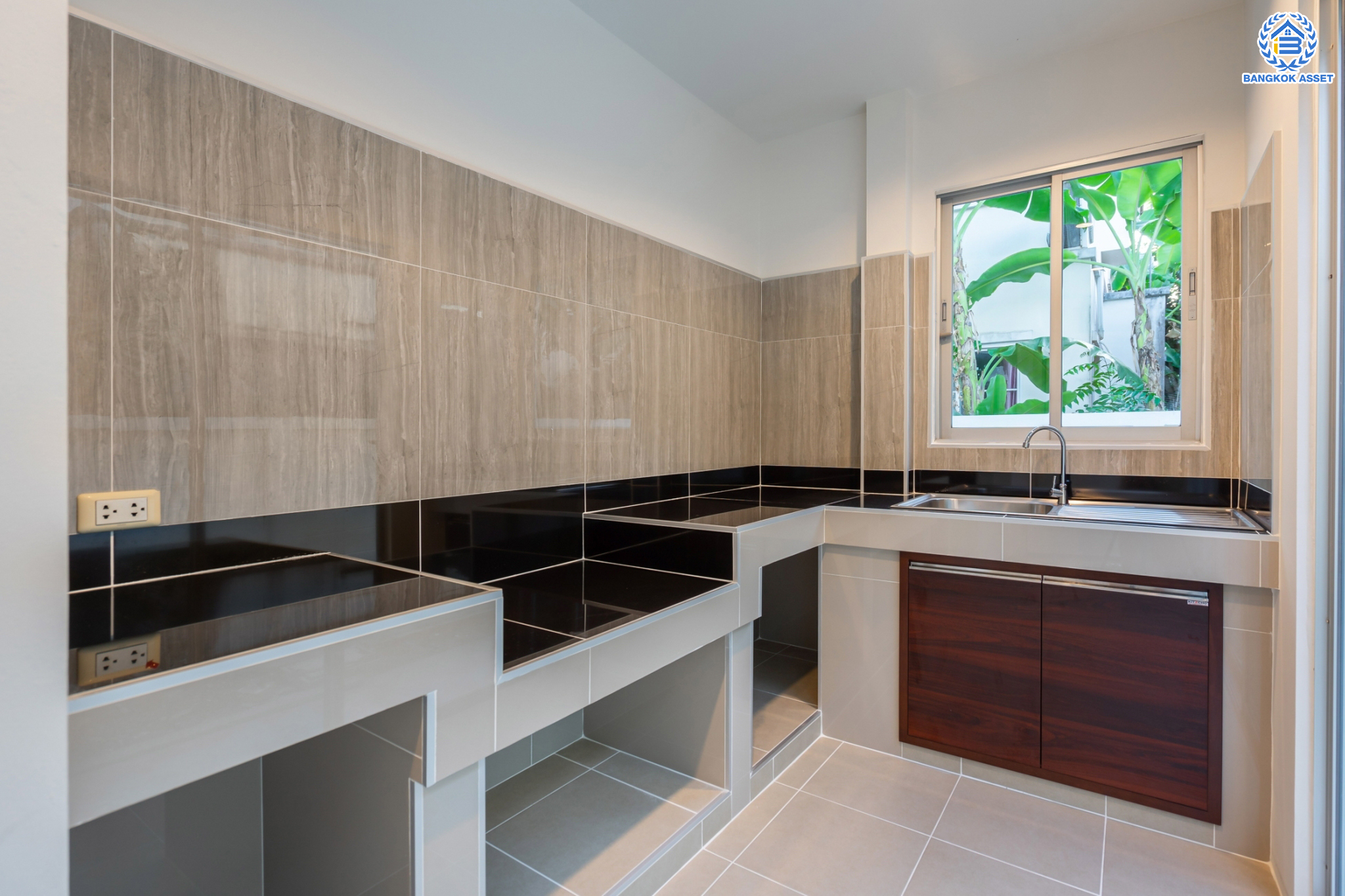 บ้านมือสองตกแต่งใหม่ แบรนด์ LH ม.ชลลดา วัดลาดปลาดุก บ้านเดี่ยวหลังใหญ่ เนื้อที่ 52.2 ตร.ว. ฟังก์ชัน 3 ห้องนอน 2 ห้องน้ำ จอดรถได้ 2 ที่จอดรถ พร้อม Facilities ครบครัน บนทำเลเดินทางสะดวก เชื่อมต่อถ.กาญจนาภิเษก ใกล้รถไฟฟ้าสายสีม่วง "สถานีคลองบางไผ่"...